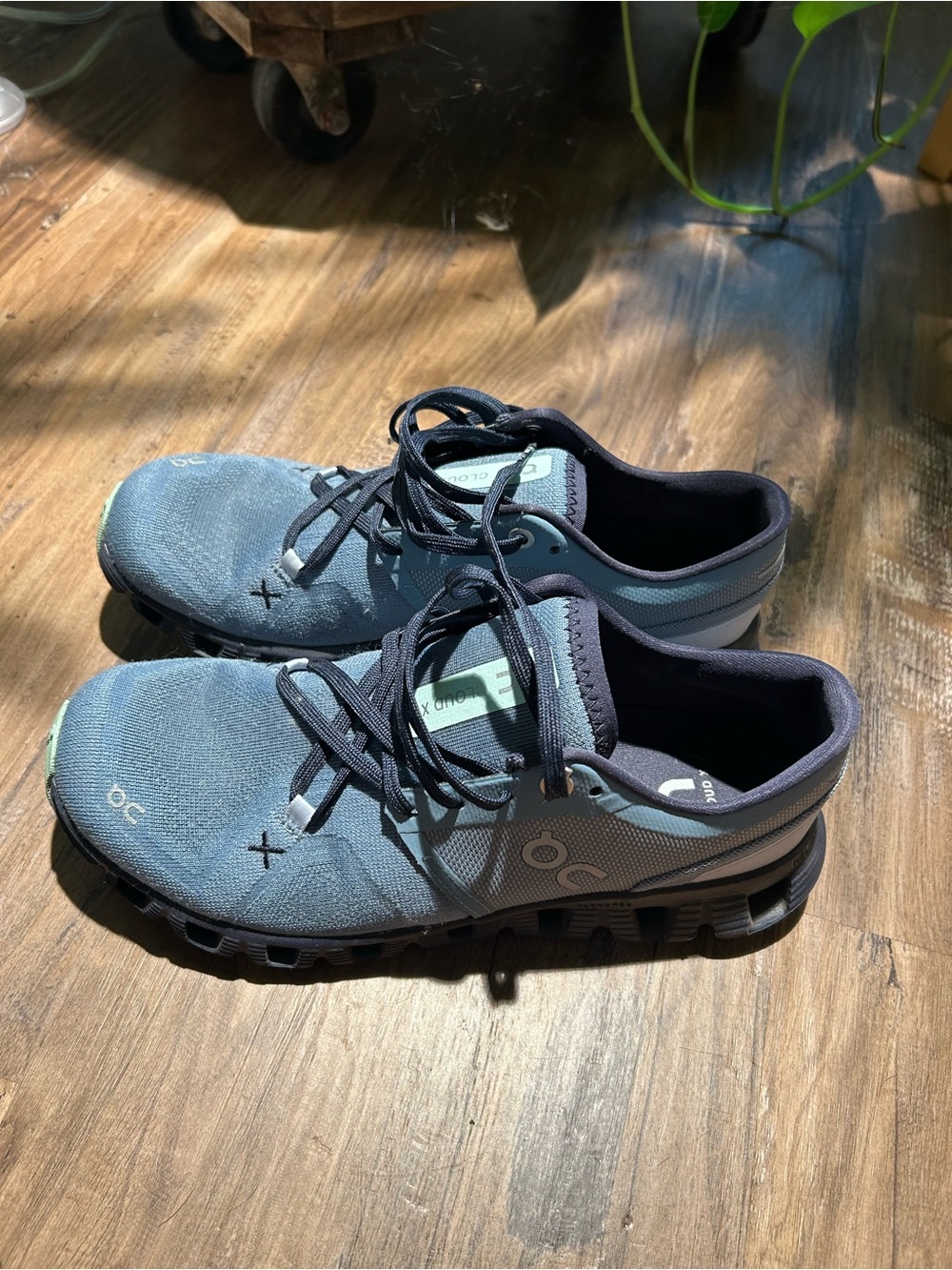 On Cloud Running Women's Navy Blue and Black Low-Top Running Sneakers
